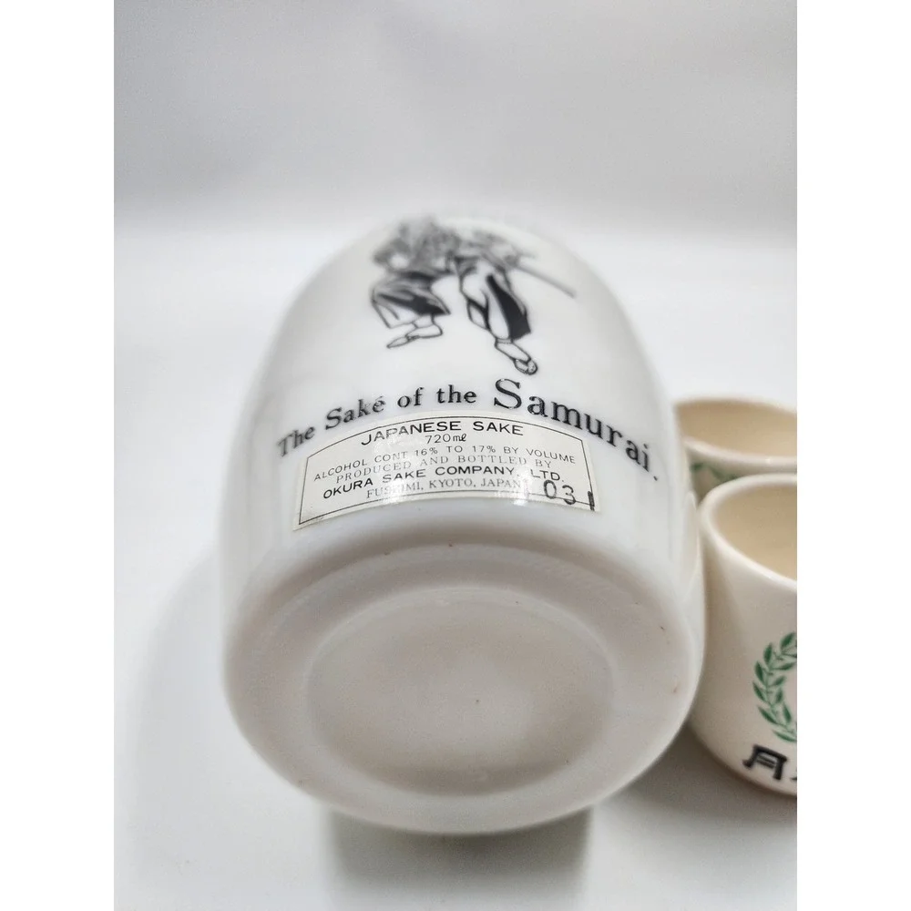 Gekkeikan Japanese Sake Set Ceramic Samurai Decanter Bottle 720ml and 2 Cups